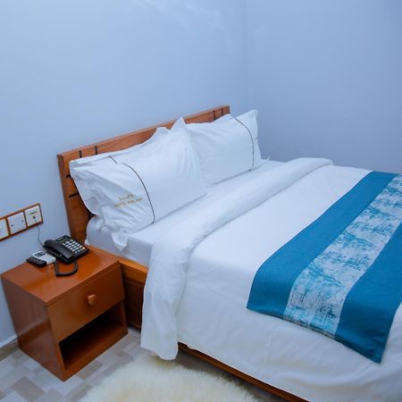 Hotel Rolax Dar es Salaam Zewnętrze zdjęcie